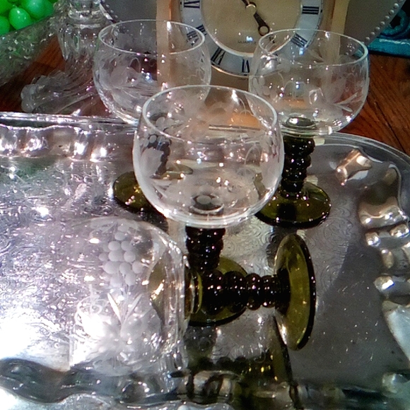 German Grapes & Leaves Goblets - Picture 2 of 3